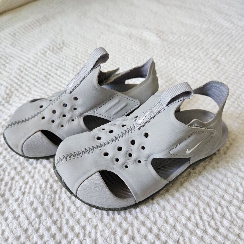 Nike Toddler Sandals. Size 7C